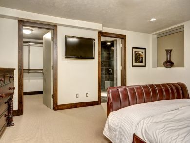 Five Bedroom Luxury Sits Between Deer Valley & Park City Five Bedroom Luxury Sits Between Deer Valley & Park City