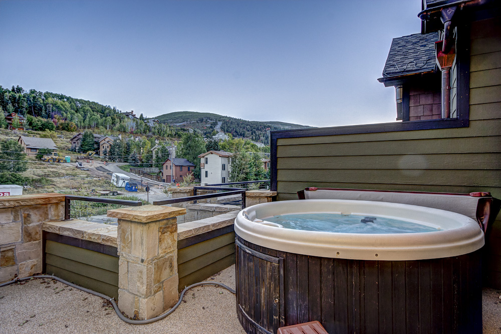 Five Bedroom Luxury Sits Between Deer Valley & Park City Five Bedroom Luxury Sits Between Deer Valley & Park City