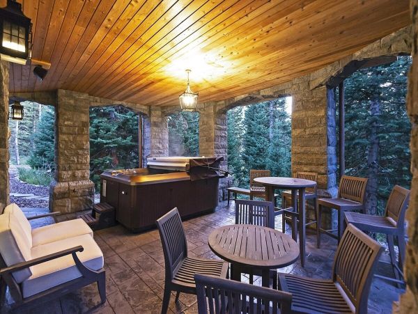 Luxury Mountain Retreat with Ski-In/Ski-Out Access in Park City