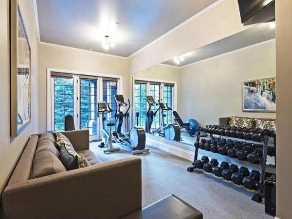 Luxury Mountain Retreat with Ski-In/Ski-Out Access in Park City