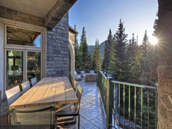 Luxury Mountain Retreat with Ski-In/Ski-Out Access in Park City