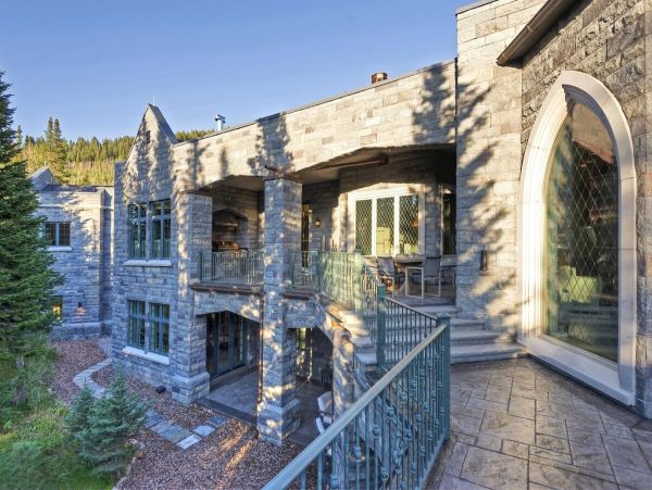 Luxury Mountain Retreat with Ski-In/Ski-Out Access in Park City