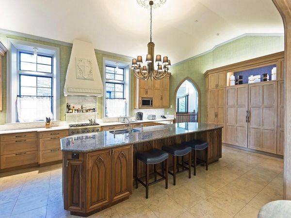 Luxury Mountain Retreat with Ski-In/Ski-Out Access in Park City