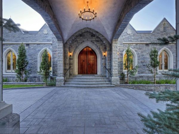 Luxury Mountain Retreat with Ski-In/Ski-Out Access in Park City