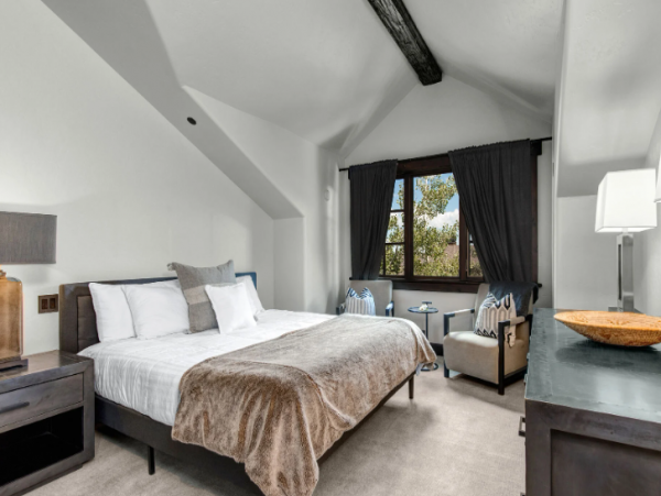 Experience Luxury Ski-In/Ski-Out Living in Deer Valley