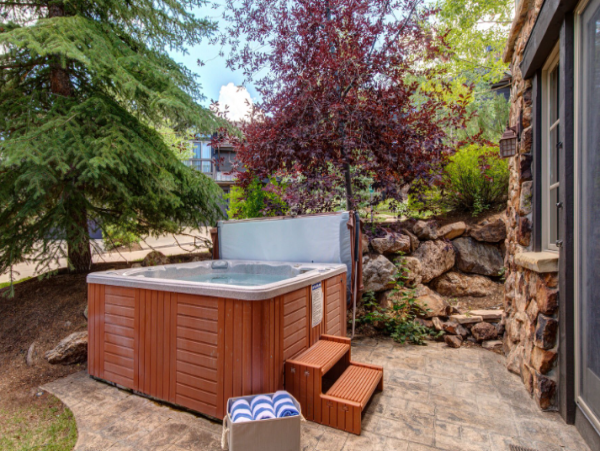 Experience Luxury Ski-In/Ski-Out Living in Deer Valley