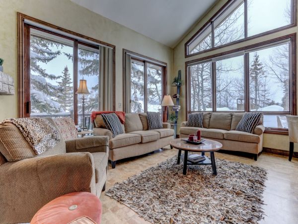 Six Bedroom Home with Hot Tub