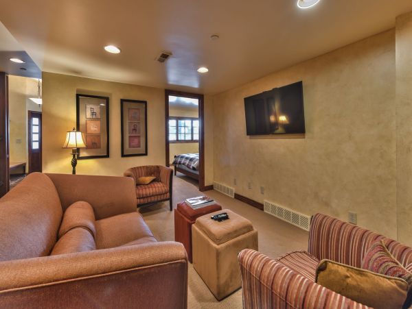 Six Bedroom Home with Hot Tub