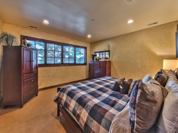 Six Bedroom Home with Hot Tub