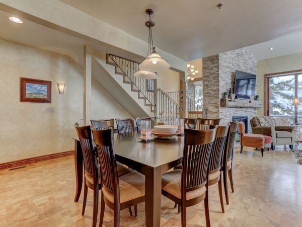 Six Bedroom Home with Hot Tub