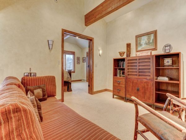 Six Bedroom Home with Hot Tub