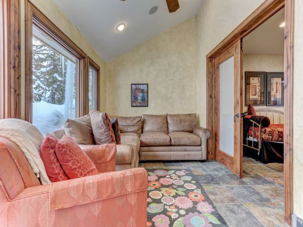 Six Bedroom Home with Hot Tub
