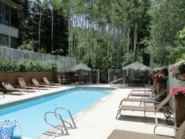 Six Bedroom Home with Hot Tub