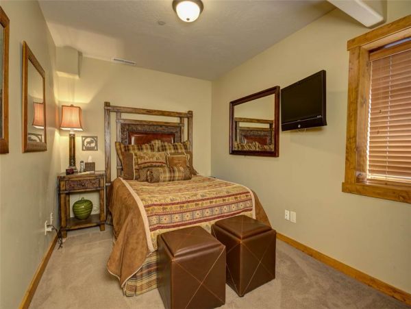 Luxury Townhome in Excellent location