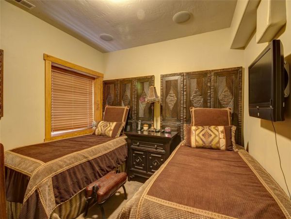 Luxury Townhome in Excellent location