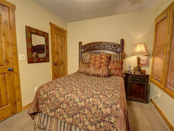 Luxury Townhome in Excellent location