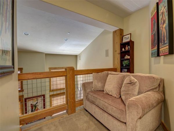 Luxury Townhome in Excellent location