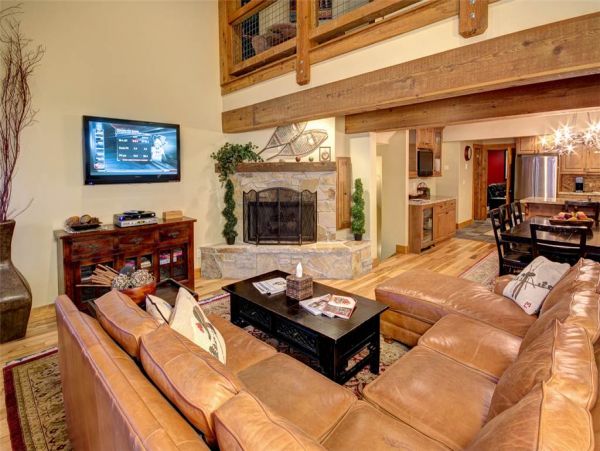Luxury Townhome in Excellent location