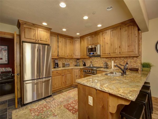 Luxury Townhome in Excellent location