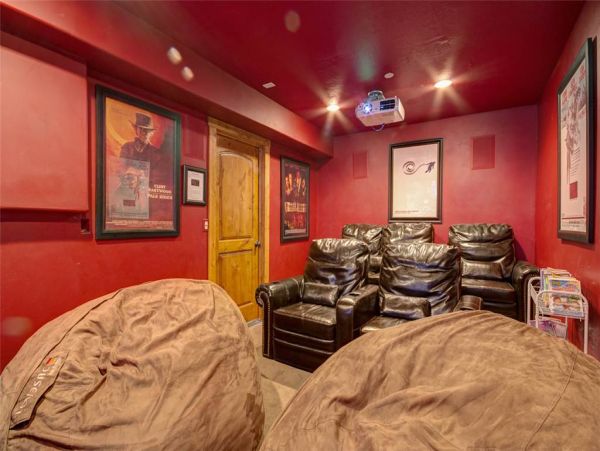Luxury Townhome in Excellent location