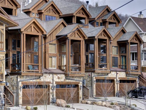 Luxury Townhome in Excellent location