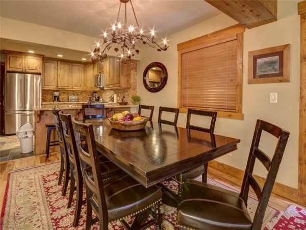 Luxury Townhome in Excellent location