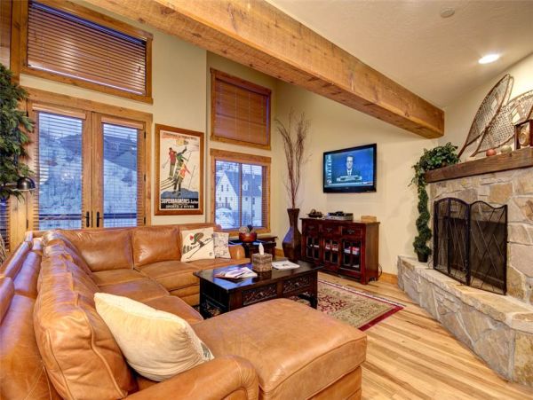 Luxury Townhome in Excellent location
