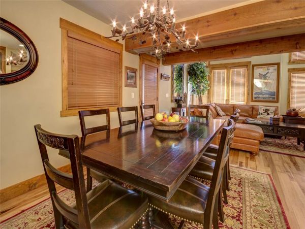 Luxury Townhome in Excellent location