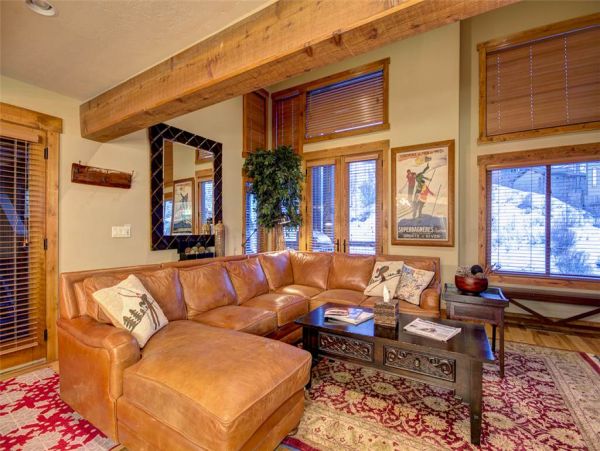 Luxury Townhome in Excellent location