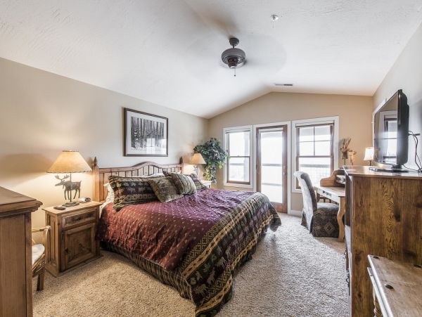 Beautiful Vacation Townhome Rental with 4 Bedrooms Sleeps 12