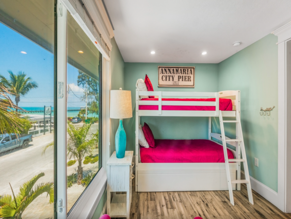 Bradenton Beach  3 Bedroom Bayfront Condo Sleeps 8  Guests