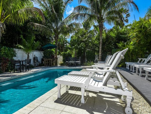 Bradenton Beach One Bedroom Rental Condo Short Walk to Beach