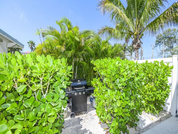 Bradenton Beach One Bedroom Rental Condo Short Walk to Beach