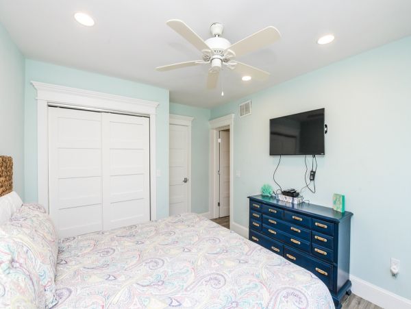Bradenton Beach One Bedroom Rental Condo Short Walk to Beach
