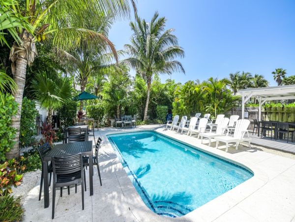 Bradenton Beach One Bedroom Rental Condo Short Walk to Beach