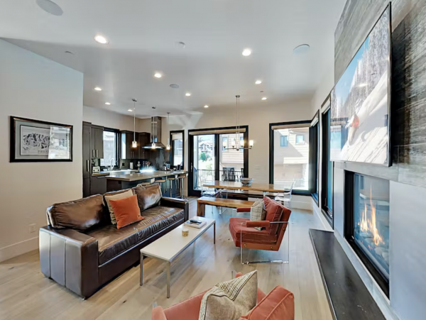 Upscale Townhome with Olympic Pool, Hot Tub & Gym & Steps to Gondola