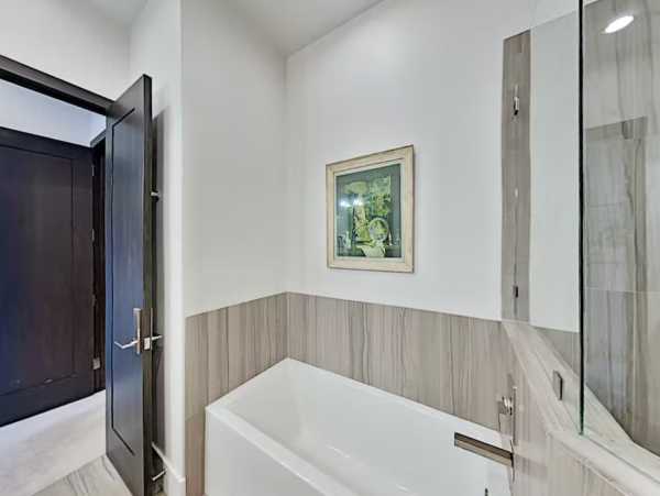 Upscale Townhome with Olympic Pool, Hot Tub & Gym & Steps to Gondola