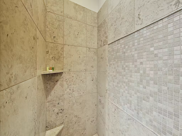 Upscale Townhome with Olympic Pool, Hot Tub & Gym & Steps to Gondola