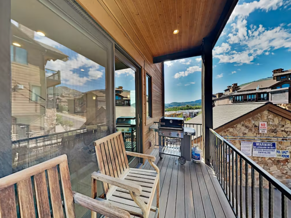 Upscale Townhome with Olympic Pool, Hot Tub & Gym & Steps to Gondola