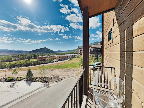 Upscale Townhome with Olympic Pool, Hot Tub & Gym & Steps to Gondola