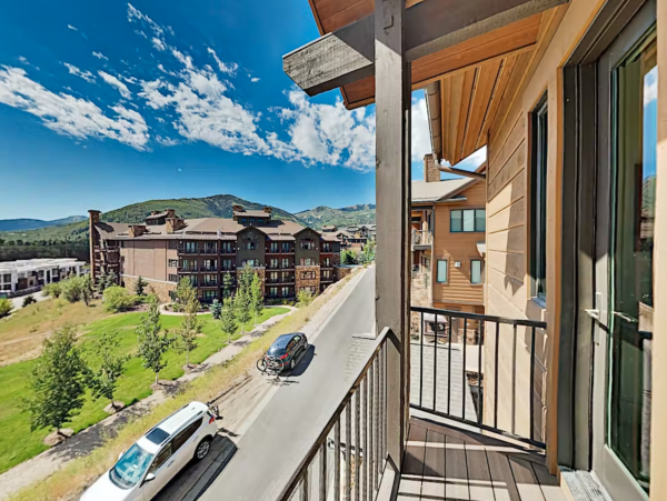 Upscale Townhome with Olympic Pool, Hot Tub & Gym & Steps to Gondola