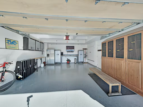 Upscale Townhome with Olympic Pool, Hot Tub & Gym & Steps to Gondola