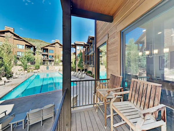 Upscale Townhome with Olympic Pool, Hot Tub & Gym & Steps to Gondola