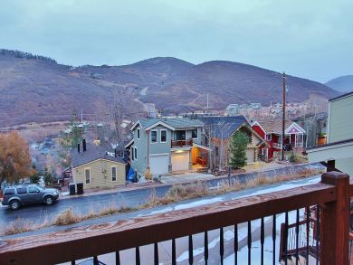 2 blocks to Park City