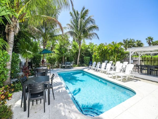 Anna Maria Island Vacation Rental - Bayside Retreat with Pool & Patio
