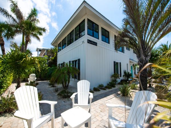 Anna Maria Island Vacation Rental - Bayside Retreat with Pool & Patio