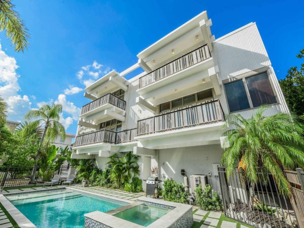 Anna Maria Amazing 7 Bedroom Home with a Beautiful Pool