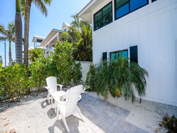 Anna Maria Island Vacation Rental - Beach Condo with Pool & Bay Access