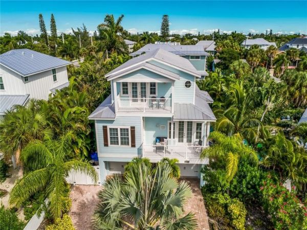 Holmes Beach Vacation Rental Pool Home Five Bedrooms