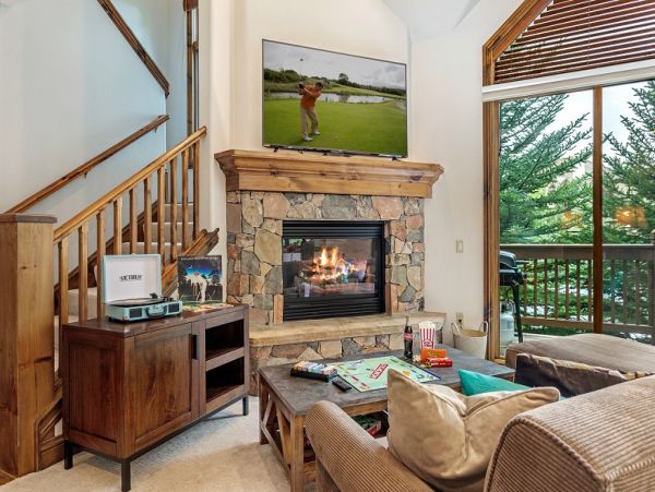 Luxury Walk to Lift 3 Bedroom Townhouse in Arrowhead